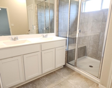 1019 Granbury Cv - Photo Thumbnail 9