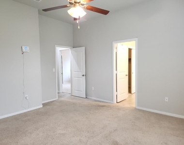 1019 Granbury Cv - Photo Thumbnail 8