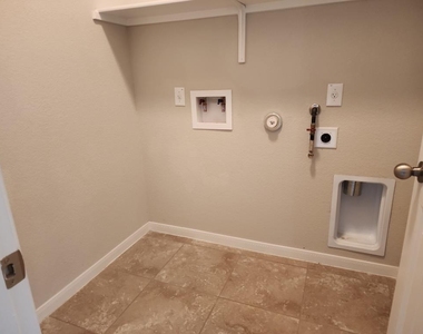 1019 Granbury Cv - Photo Thumbnail 17