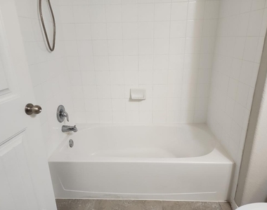 1019 Granbury Cv - Photo Thumbnail 14
