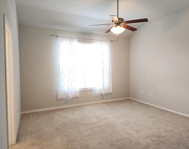 1019 Granbury Cv - Photo Thumbnail 7