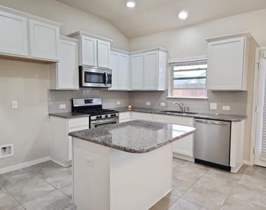 1019 Granbury Cv - Photo Thumbnail 5