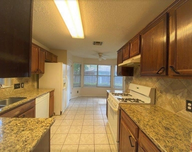 1903 Balsam Way - Photo Thumbnail 2