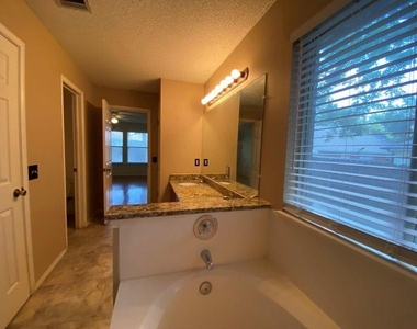 1903 Balsam Way - Photo Thumbnail 9
