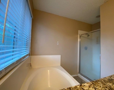 1903 Balsam Way - Photo Thumbnail 10