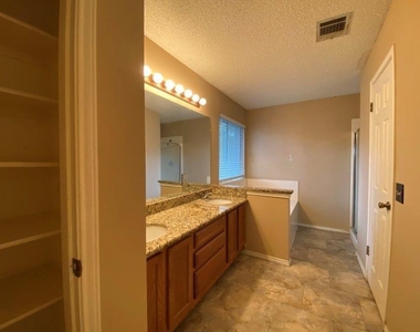 1903 Balsam Way - Photo Thumbnail 8