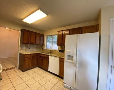 1903 Balsam Way - Photo Thumbnail 3