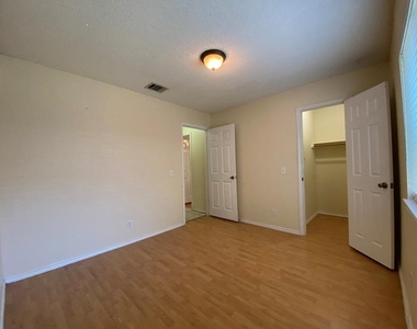 1903 Balsam Way - Photo Thumbnail 15