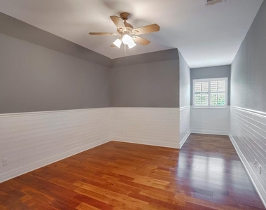 10200 Treasure Island Dr - Photo Thumbnail 4