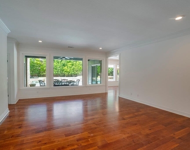 10200 Treasure Island Dr - Photo Thumbnail 9