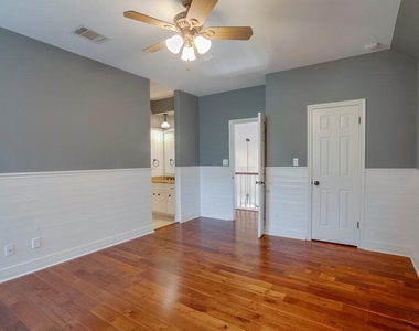 10200 Treasure Island Dr - Photo Thumbnail 3