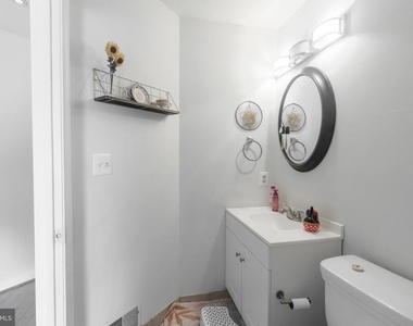8329 Wades Way - Photo Thumbnail 19