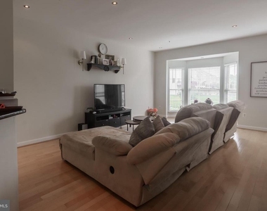 8329 Wades Way - Photo Thumbnail 4