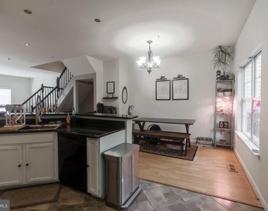 8329 Wades Way - Photo Thumbnail 9