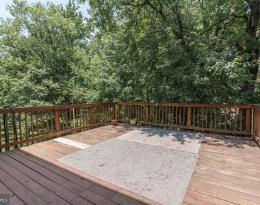 8329 Wades Way - Photo Thumbnail 20