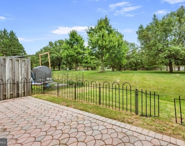 7920 Brightlight Place - Photo Thumbnail 31