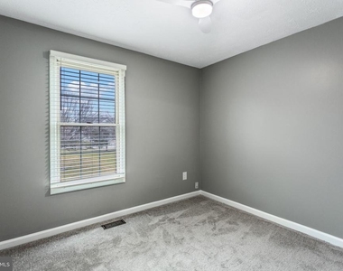 7920 Brightlight Place - Photo Thumbnail 16
