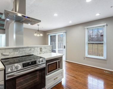 7920 Brightlight Place - Photo Thumbnail 14