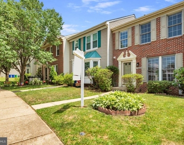 7920 Brightlight Place - Photo Thumbnail 3