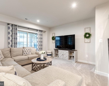 10141 Fauberg Street - Photo Thumbnail 4