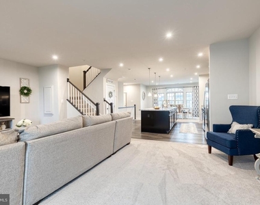 10141 Fauberg Street - Photo Thumbnail 5