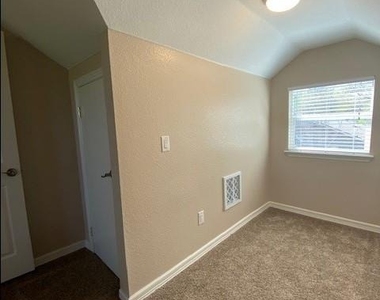 13323 Villa Park Dr - Photo Thumbnail 13