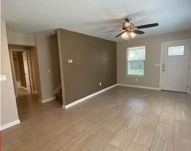 13323 Villa Park Dr - Photo Thumbnail 3