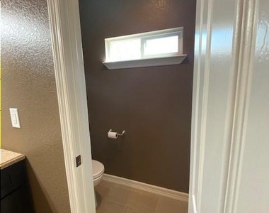 13323 Villa Park Dr - Photo Thumbnail 10