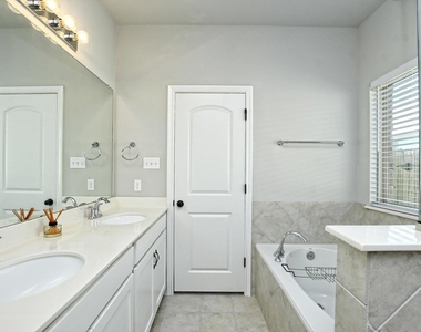 11817 Comedero Way - Photo Thumbnail 16