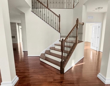 10185 Warfield Street - Photo Thumbnail 2