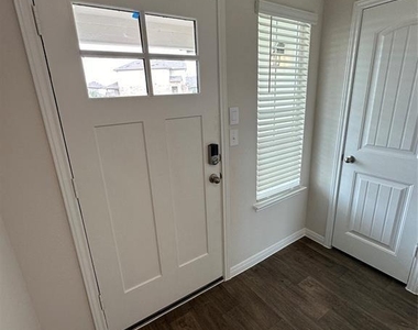 563 Evergreen Sumac Loop - Photo Thumbnail 2