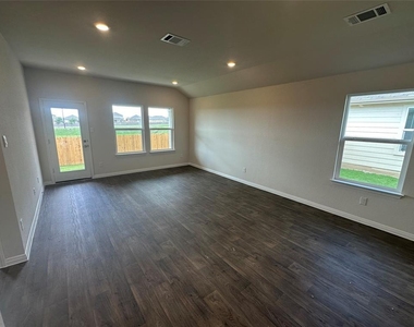 563 Evergreen Sumac Loop - Photo Thumbnail 4