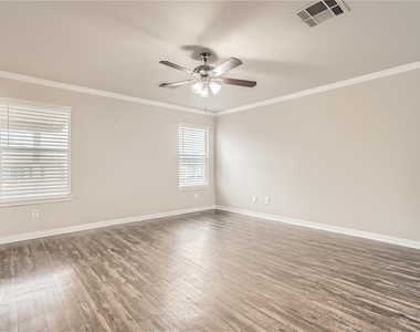 612 Copper Ct - Photo Thumbnail 3