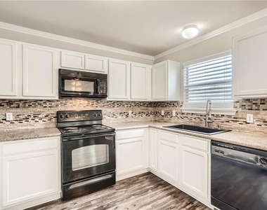 612 Copper Ct - Photo Thumbnail 7