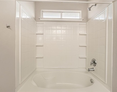 612 Copper Ct - Photo Thumbnail 16