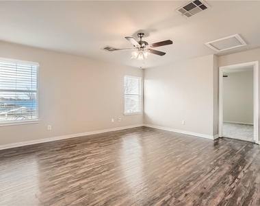 612 Copper Ct - Photo Thumbnail 13