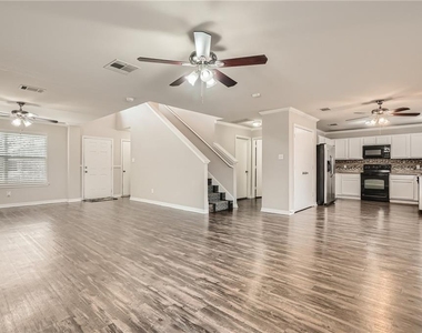 612 Copper Ct - Photo Thumbnail 4