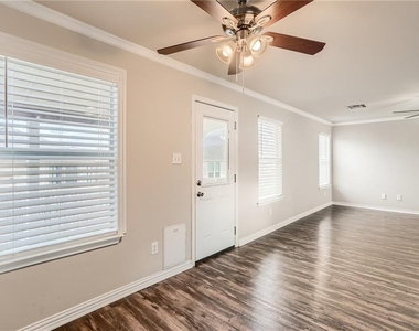 612 Copper Ct - Photo Thumbnail 9