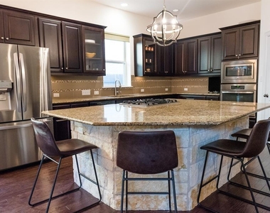 300 Grafton Ln - Photo Thumbnail 14