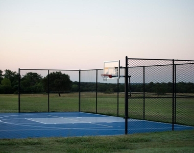 300 Grafton Ln - Photo Thumbnail 32