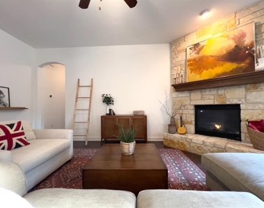 300 Grafton Ln - Photo Thumbnail 3
