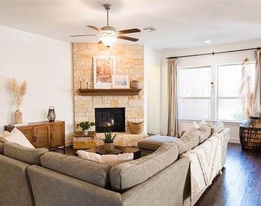 300 Grafton Ln - Photo Thumbnail 11