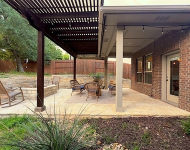 300 Grafton Ln - Photo Thumbnail 7