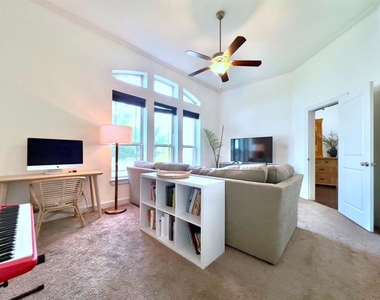 300 Grafton Ln - Photo Thumbnail 23