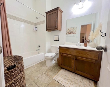 300 Grafton Ln - Photo Thumbnail 25