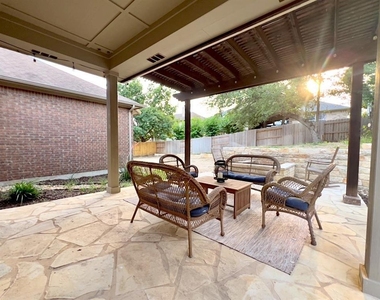 300 Grafton Ln - Photo Thumbnail 28