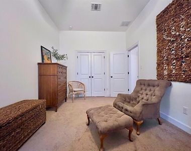 300 Grafton Ln - Photo Thumbnail 19