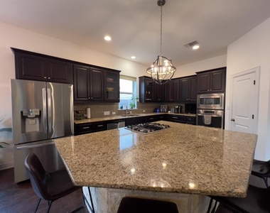 300 Grafton Ln - Photo Thumbnail 15