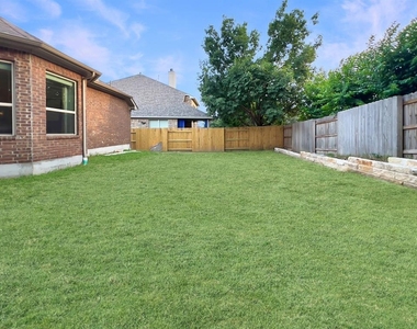 300 Grafton Ln - Photo Thumbnail 31