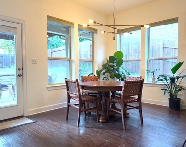 300 Grafton Ln - Photo Thumbnail 18
